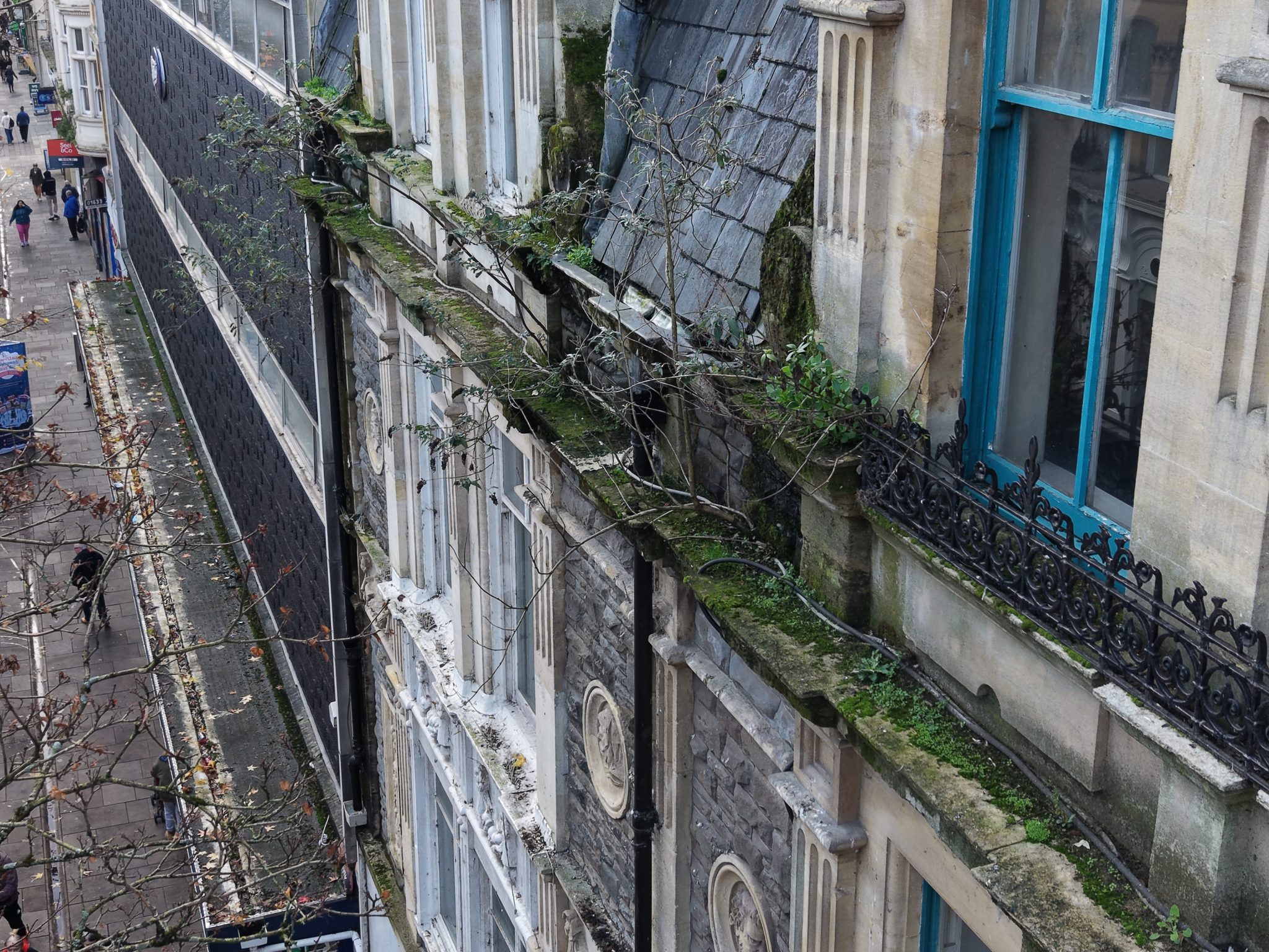 Aerial image showing difficult access conditions around commercial property roof in Newport city centre